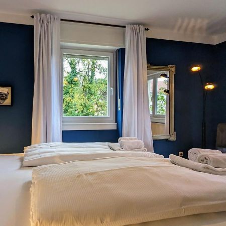 65Qm Altbaucharme Mit Zwei Balkonen Apartman Karlsruhe Kültér fotó
