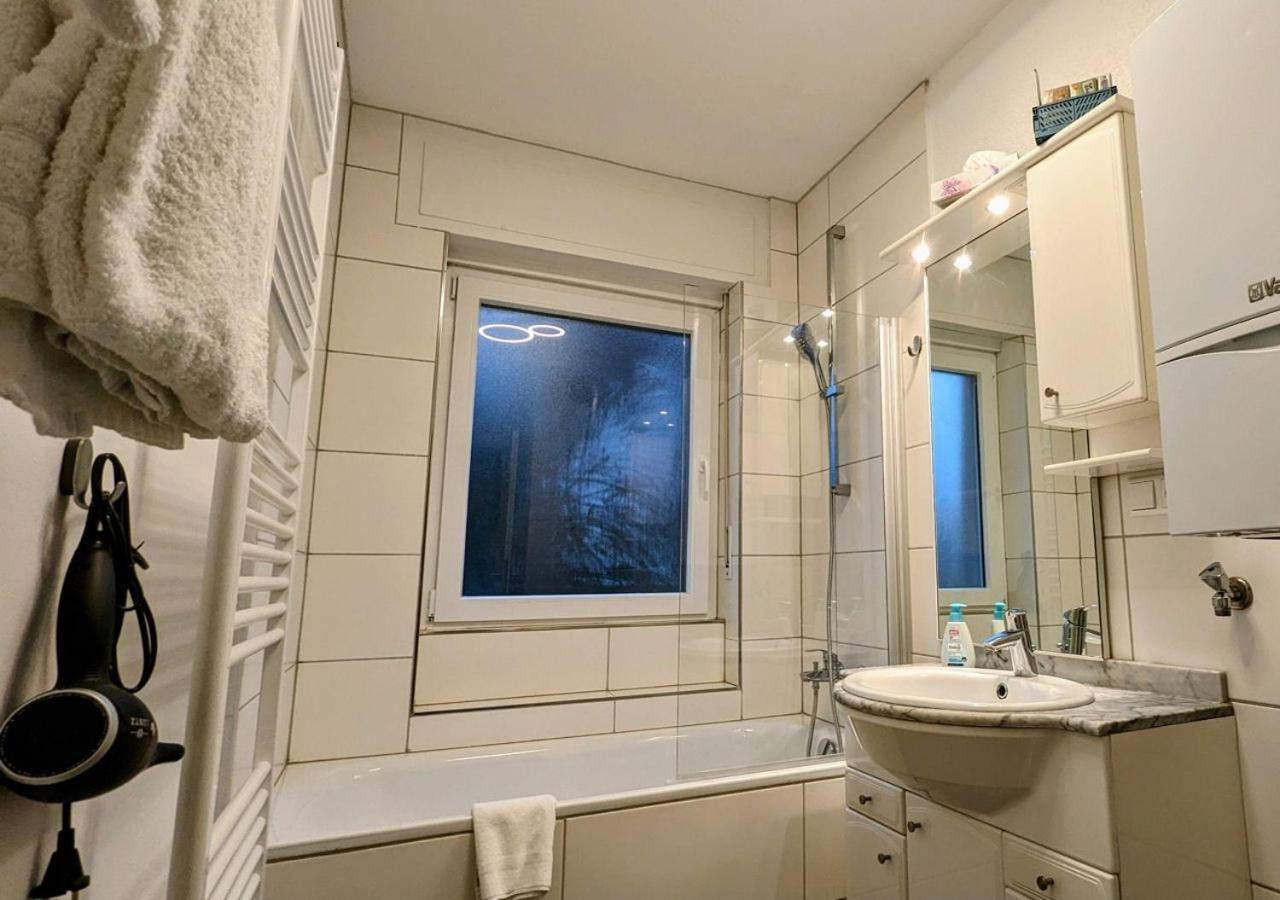 65Qm Altbaucharme Mit Zwei Balkonen Apartman Karlsruhe Kültér fotó